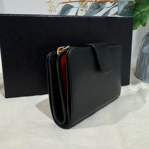 EUC✨PRADA Limited Edition Bifold Saffiano Wallet - Picture 6 of 15